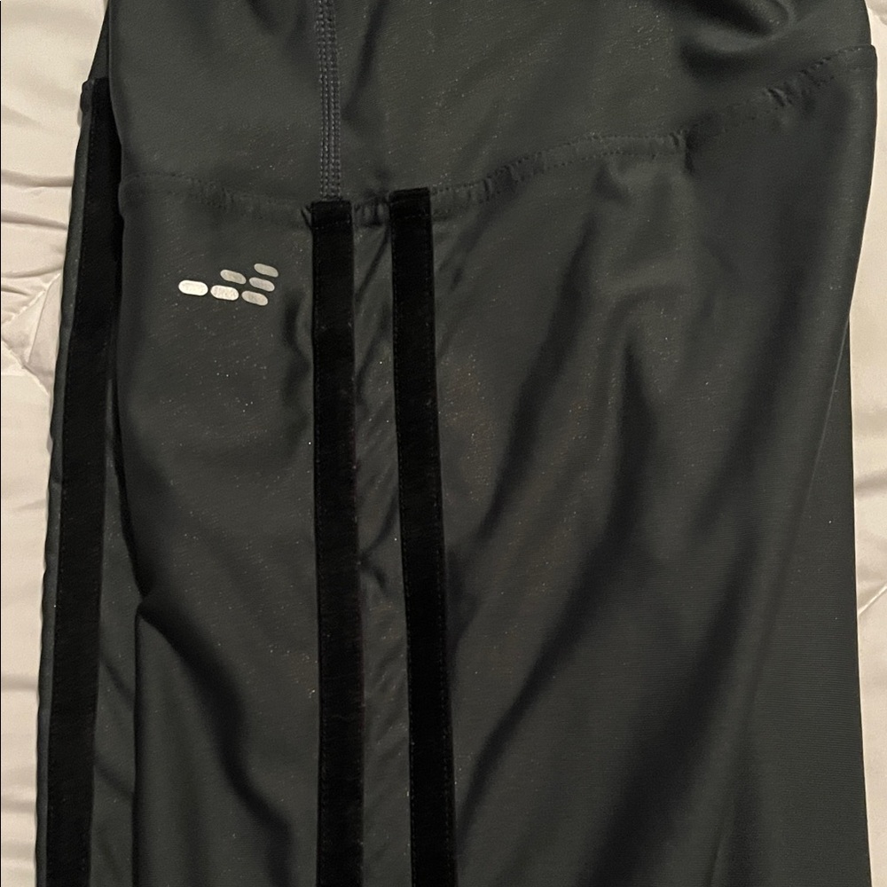 green / black High-Waisted Leggings - Picture 5 of 6